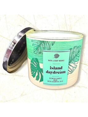 ISLAND DAYDREAM 3-WICK CANDLE BY BATH & BODY WORKS